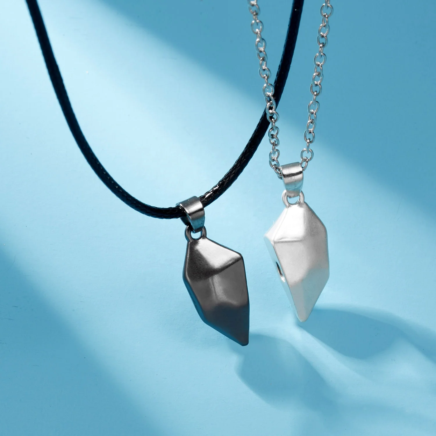 

Custom Logo Long Distance Couple Magnetic Heart Pendant Jewelry Necklace For Women
