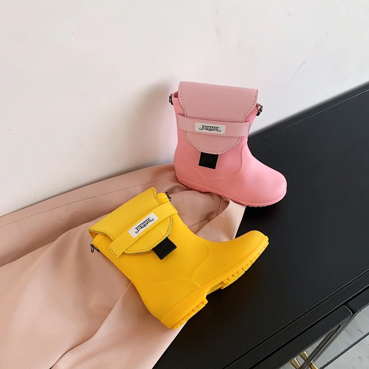 

2021 Fall Novelty Shoes Cute Ladies Shoulder Bag Funny Cartoon Unique Boot Bag Purse For Girls