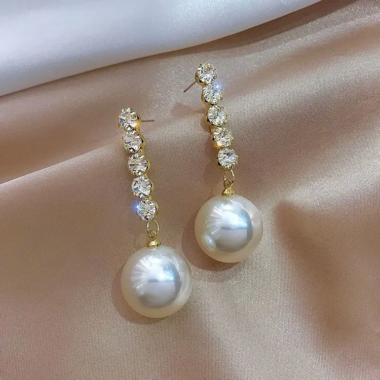 

Vintage style long pearl drop earrings for women's fashion and high-end French Baroque luxury earrings