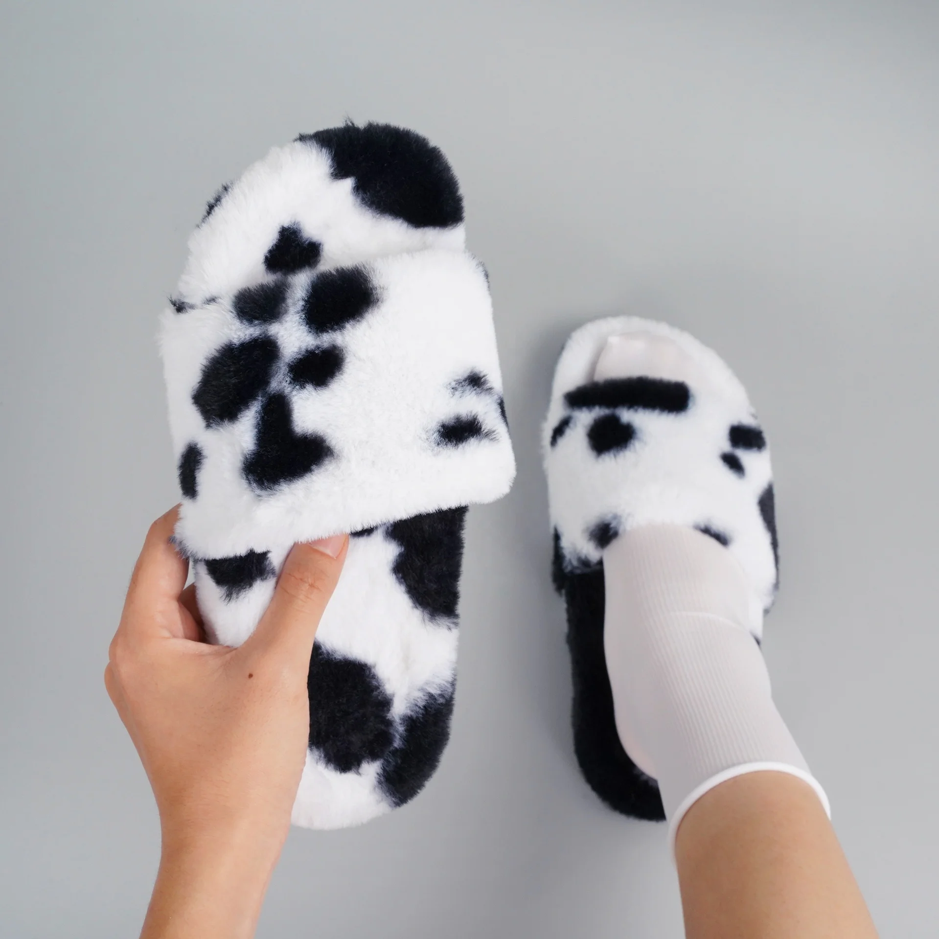 

Cute Animal Winter Warm House Women Fur Slippers Cozy Cow Milk Ladies Whole Fluffy Plush Slides Slippers, Black, brown