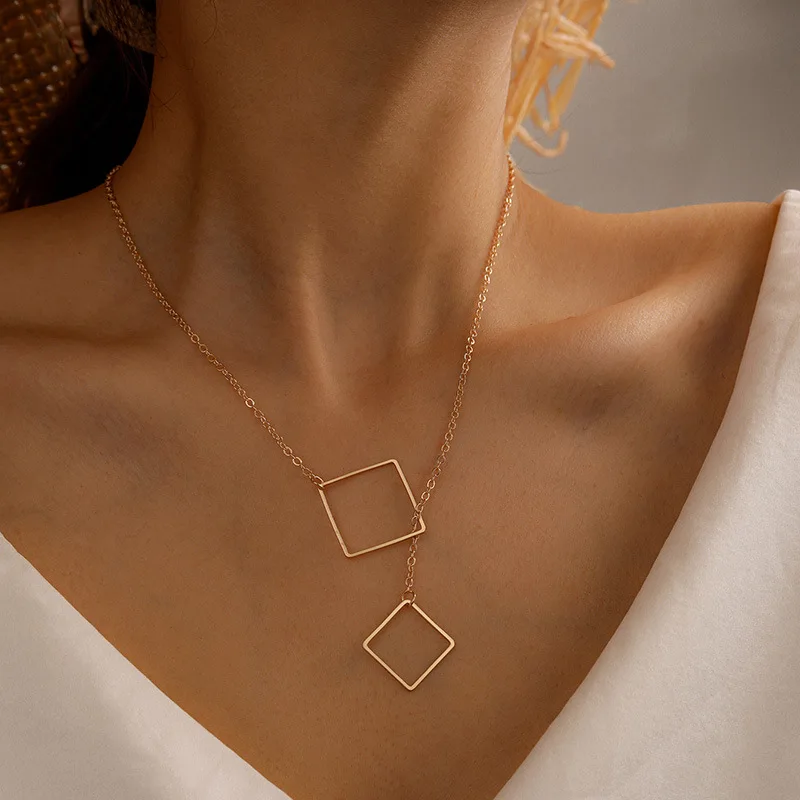 

Hot-Selling Trend Classic New Personality Simple Alloy Diamond Buckle Necklace Fashion All-Match Square Pendant Necklace Female, Picture shows