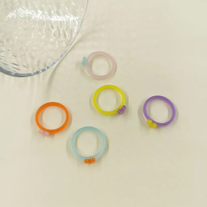 

OUYE 2021 Korean version cute sweet color love heart luminous simple colorful acrylic resin ring girl 5-piece set fun rings