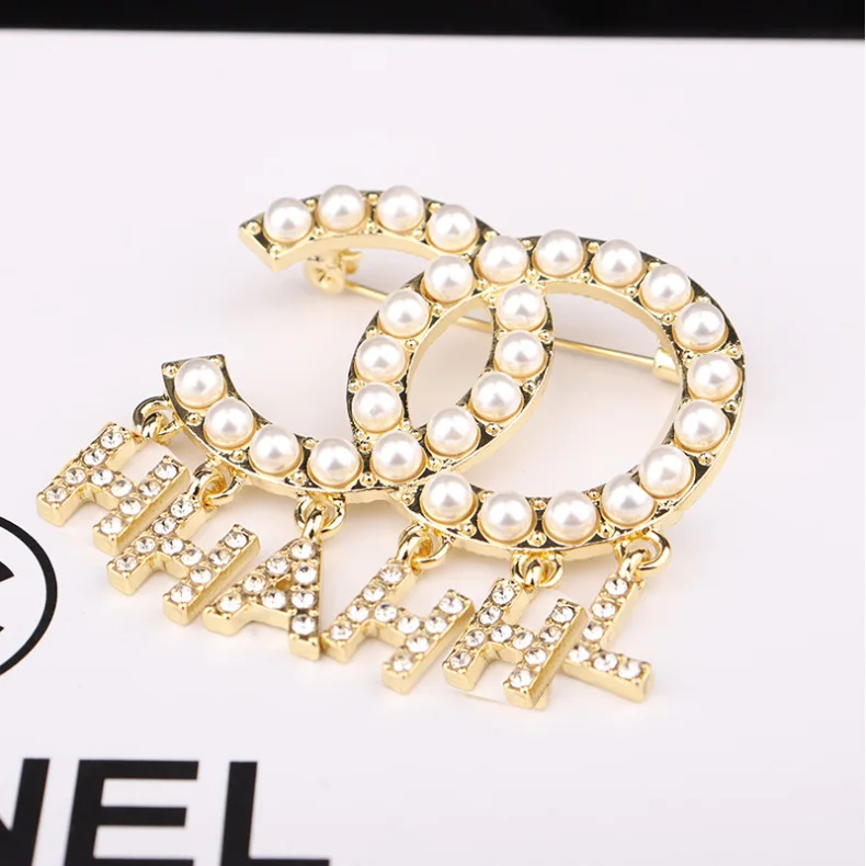 

2021 hot letter diamond inlaid beaded brooch fashion personalized women's all-match brooch, 2 colors
