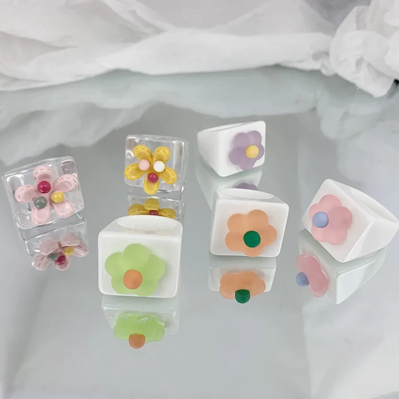 

Korean Creative Geometric Square Resin Ring Colourful Candy Color Transparent Resin Acrylic Flower Ring, As shown