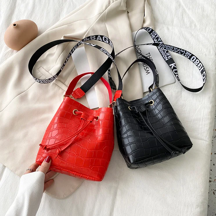 

2021 New Instagram Red Black Bucket Bag Women Purse One Shoulder Crossbody Bag Lady Fashion Trend Makeup Handbag, As photo show