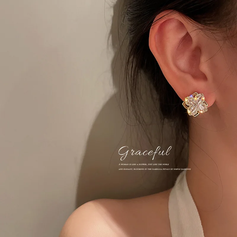

real gold plated fashion rotating rhinestone flower earrings