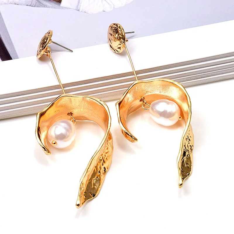 

Wholesale new hanging pearl gold metal long earrings high quality jewelry