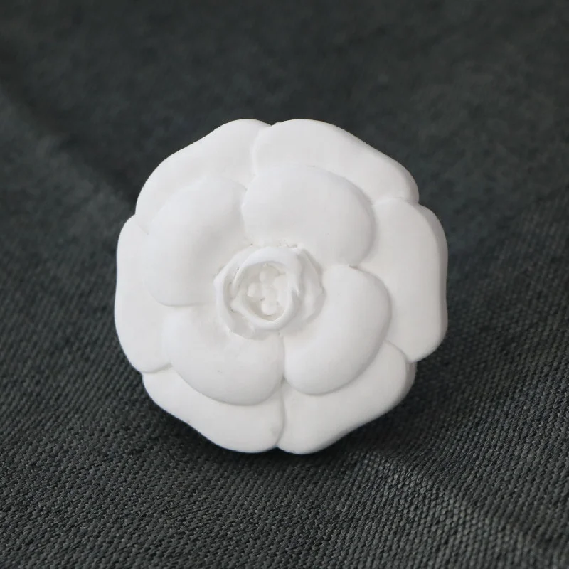 

Camellia Shaped Car Vent Ceramic Aroma stone Diffuser Air Freshener, White