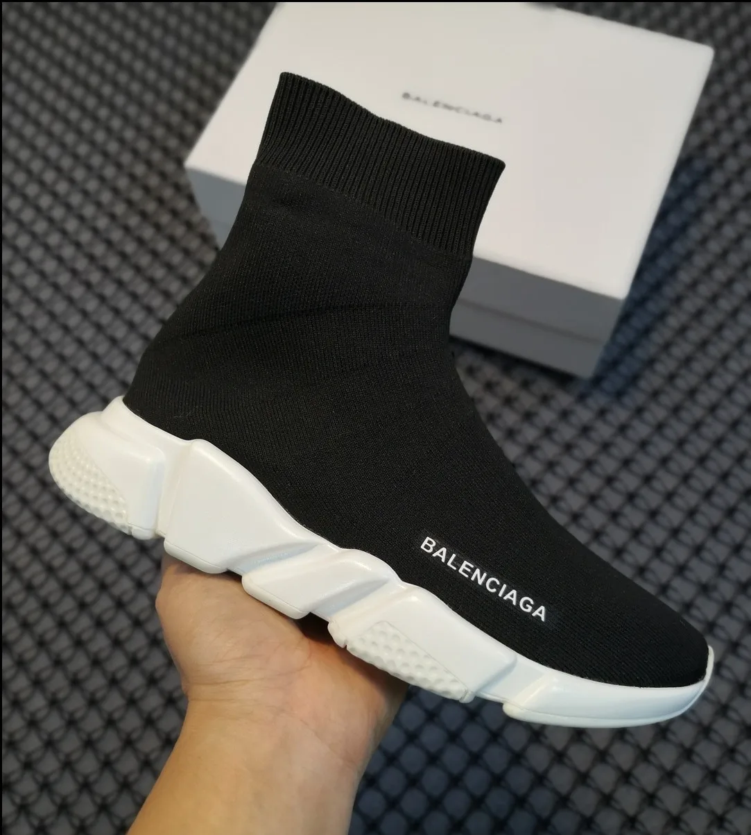 

Wholesale High-quality Fashion Best-selling Brand Sports Shoes Men's and Women's Casual Socks Shoes as Presented by Mourinh