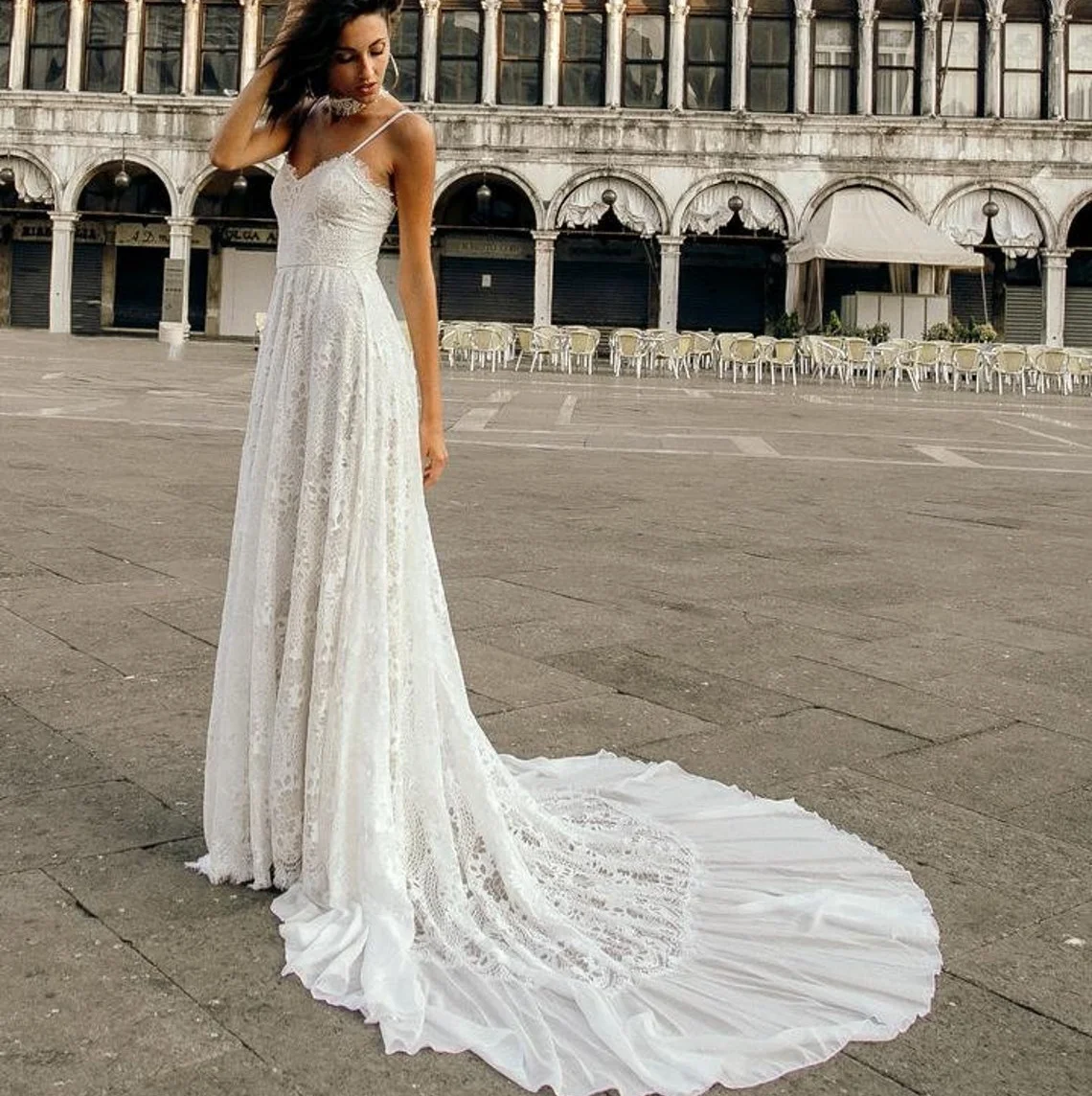 

11562# Bohemian Criss-Cross V-Neck Lace Sweep Train Sleeveless A-Line Spaghetti Straps Wedding Dress Wedding Gown Bridal Gown