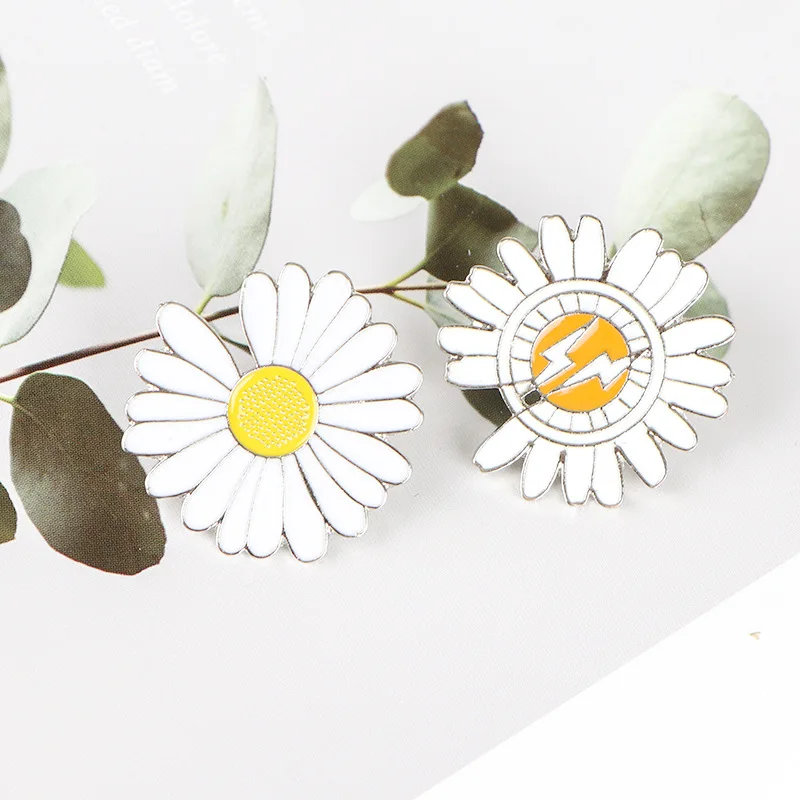 

Korean Pop star G-DRAGON logo little daisy metal plated pins