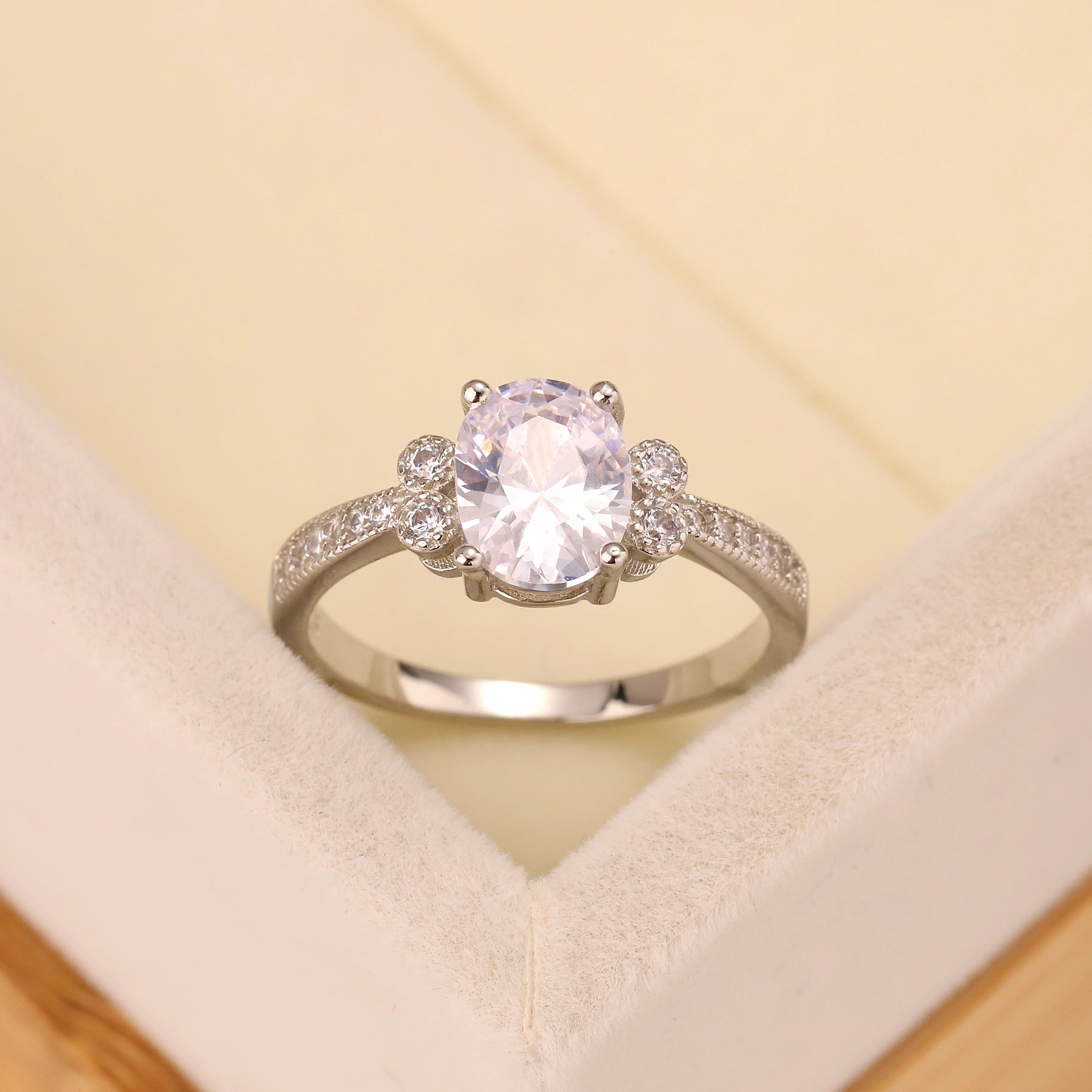 

yalibao jewelry s925 sterling silver jewelry oval shape shiny Transparent crystal zircon ring wholesale women's accessories ring, White