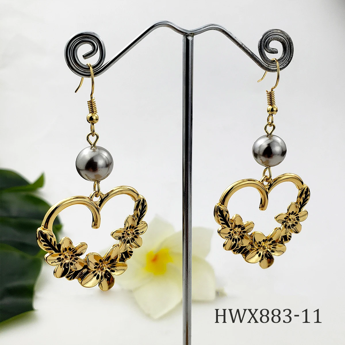 

polynesian enamel pearl beads heart bridal earrings