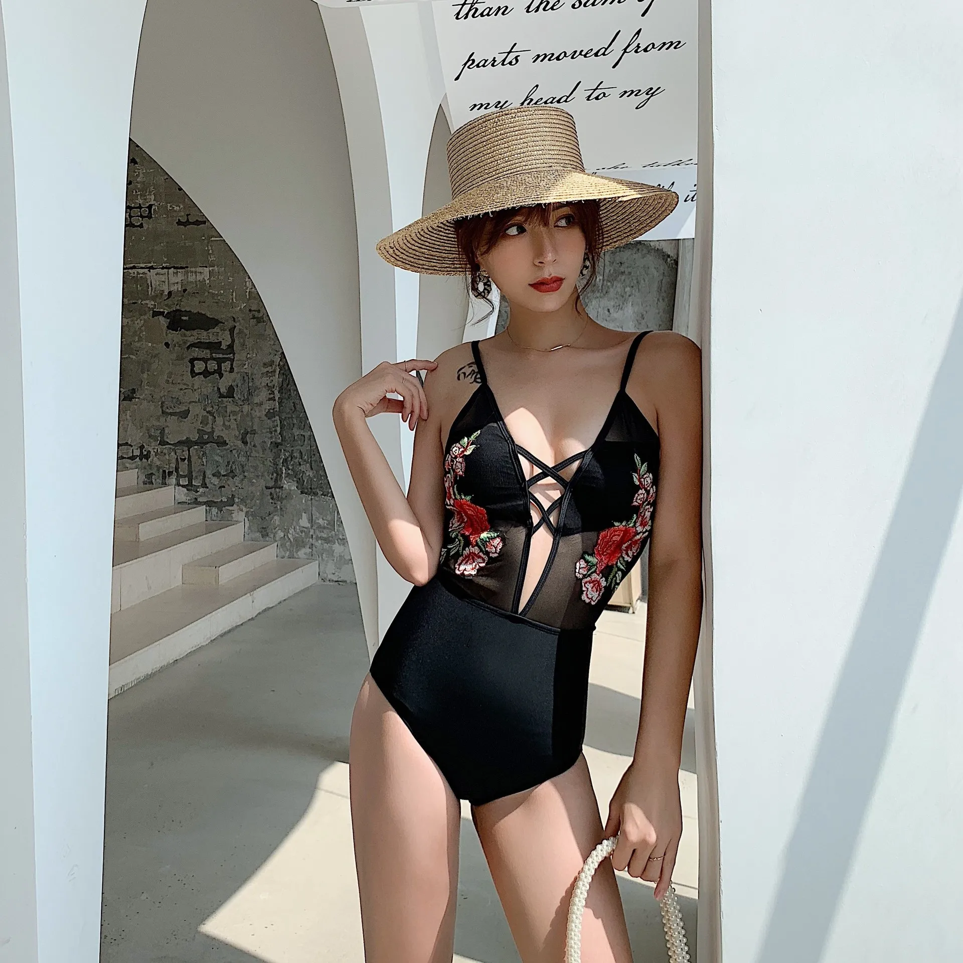 

YZ-0336 Embroidery Conjoined Sexy Lace Backless Female Swimsuit Classy Sexy Bikini One Piece Swimsuit 2021