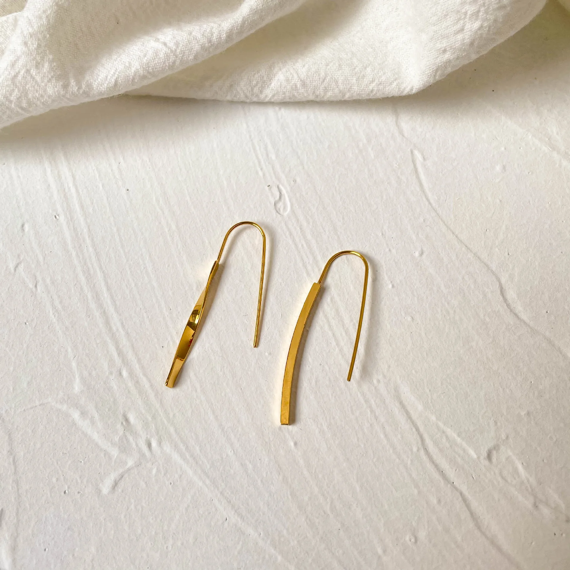 

America Popular Geometric Cambered Twist Stainless Steel Hook Earrings Gold Plated Earring Hooks