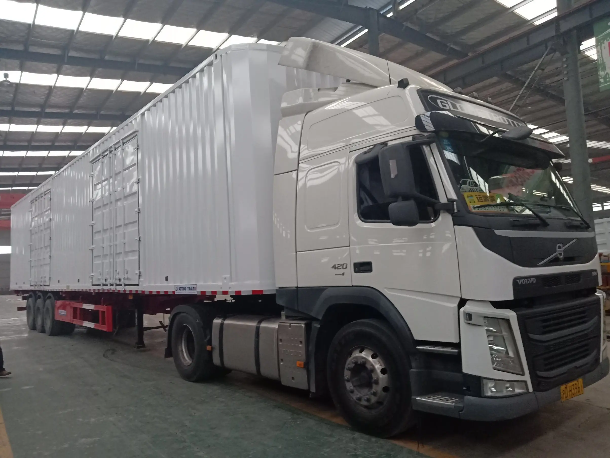 直接工厂 45英尺集装箱箱货物货车半拖车 3 轴出售