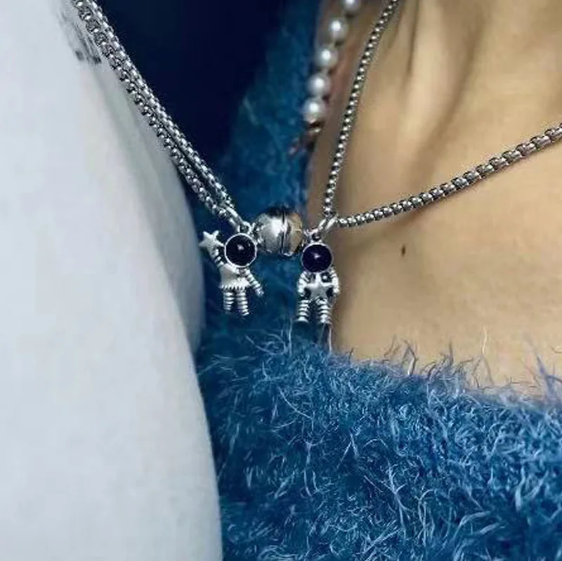 

Inspiring Astronauts Pendant Design Magnetic Couple Necklace for Lovers, Silver