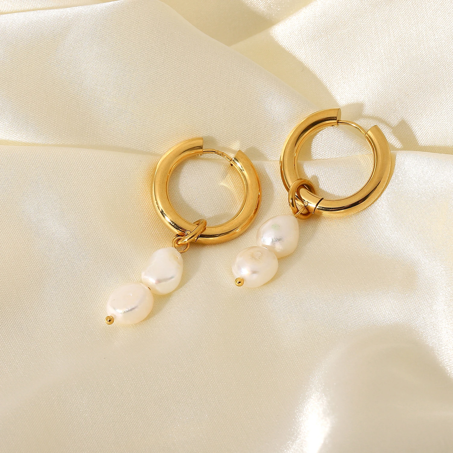 

Baroque pearl vintage gold hoop earrings 18k gold-plated stainless steel pendant earrings