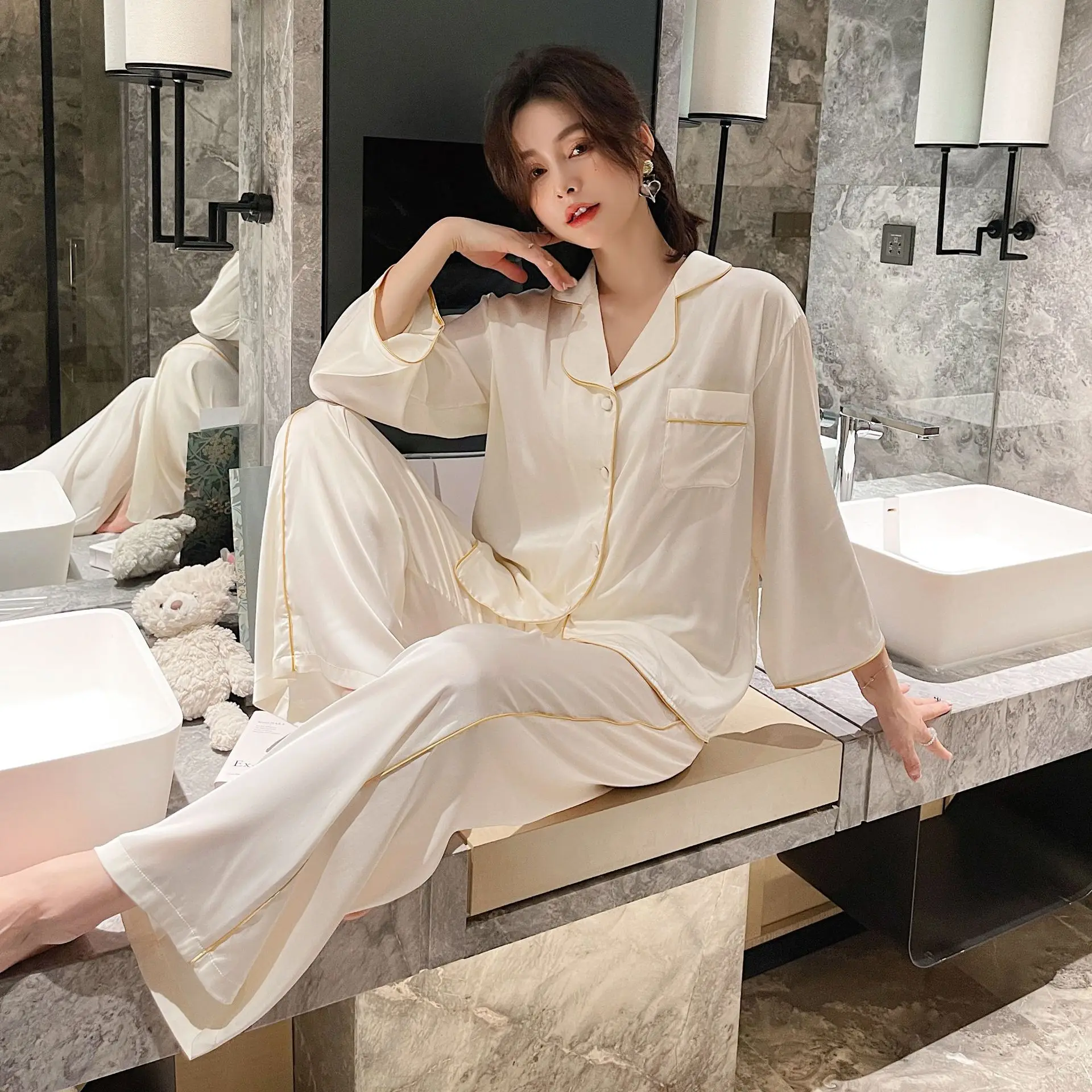 

2022 New Arrivals Wholesale Home Wear Oversized Silk Korea 100% Casual Women Sleepwear Blank Pajamas