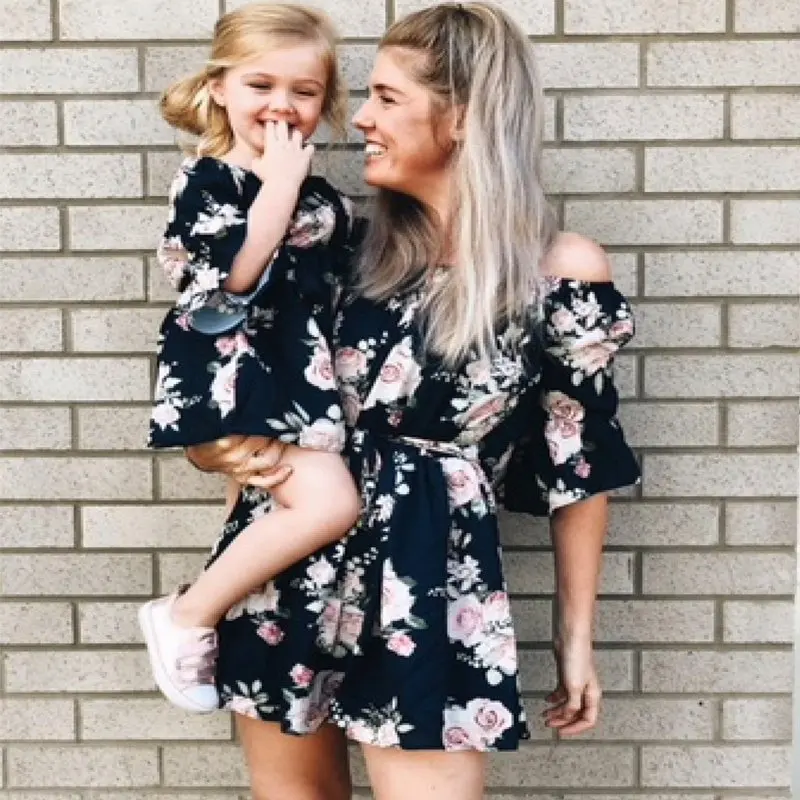 
2020 new European and American explosion models mother and daughter parent-child dress word shoulder print ruffle dress 