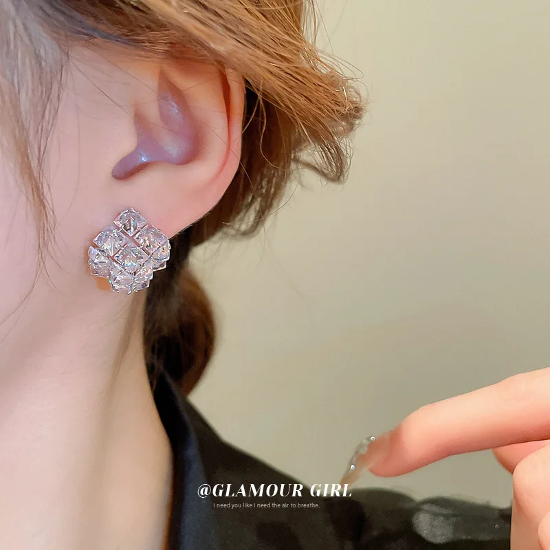 

Jewelry Classic Cube Shaped Screw Back 18K White Gold Plated Moissanite Diamond Women Stud Earrings Women