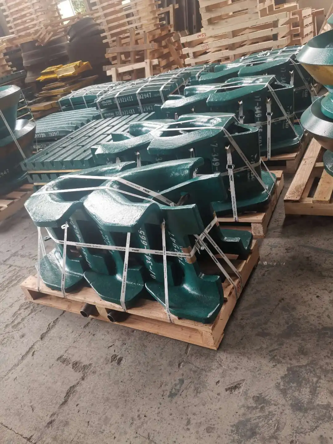 
High Manganese Steel Cone Crusher Parts Narrow Arm Guard 