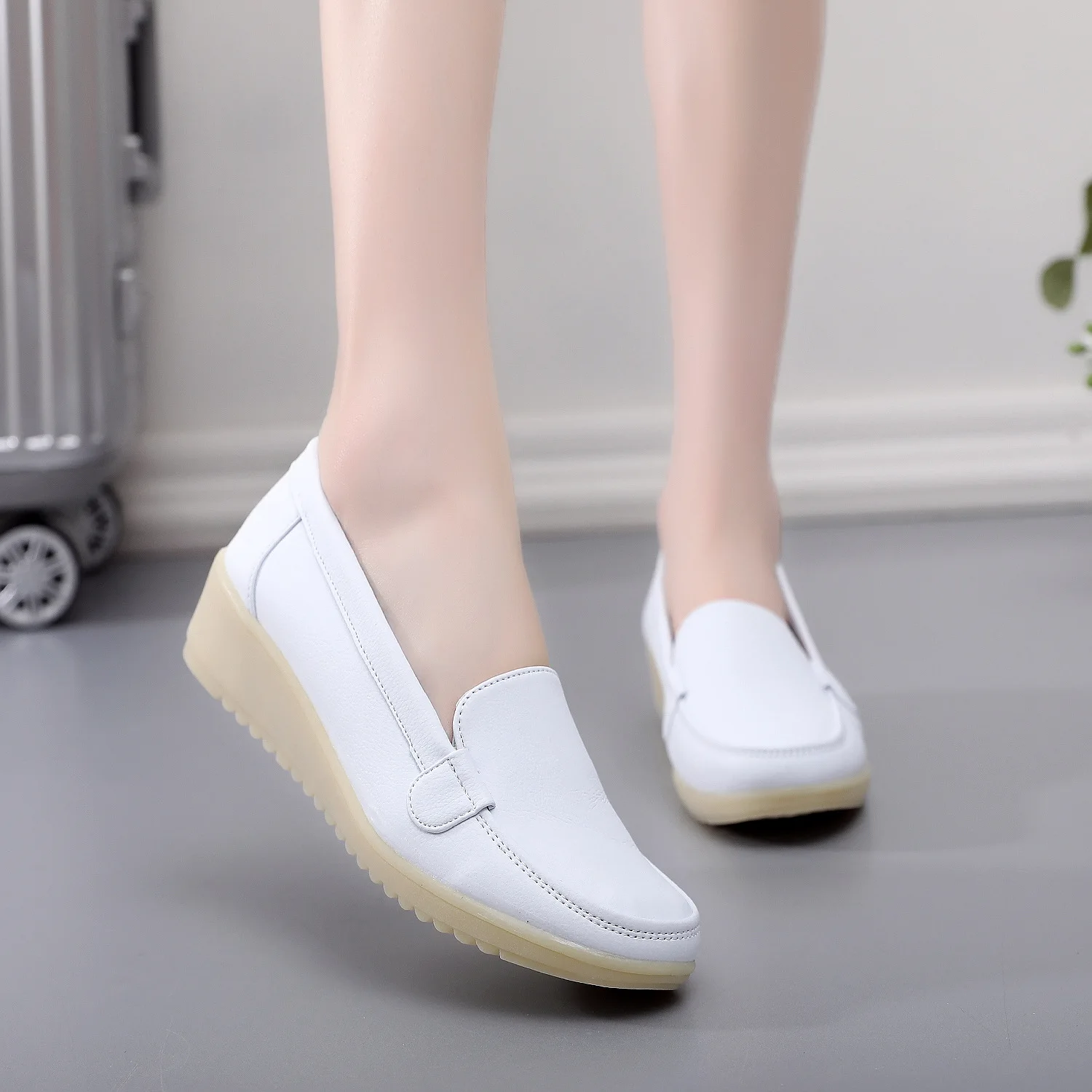 

Women White EVA Anti-slip Microfiber Comfortable Doctor and Nurse Medical Shoes