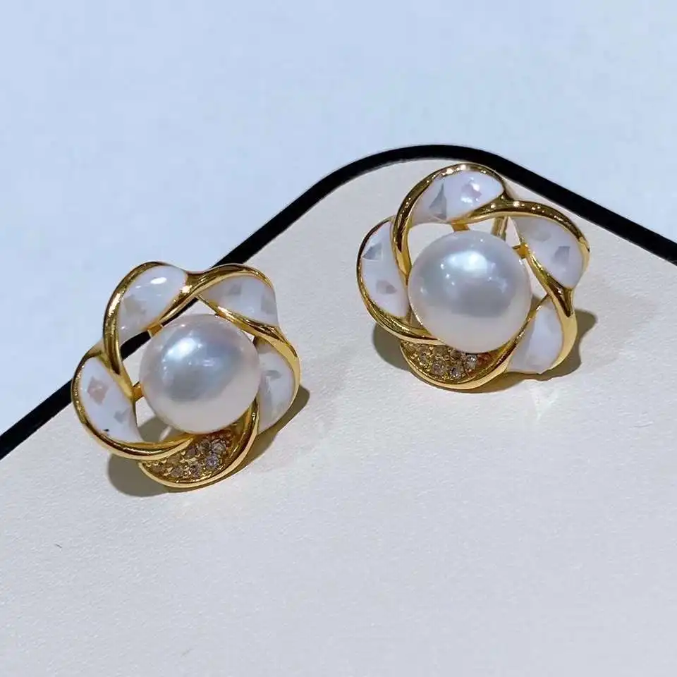 925 Sterling Silver Women's Stud Earrings Natural Mother Shell and Freshwater Pearl with Flower Needle Design Inlay
