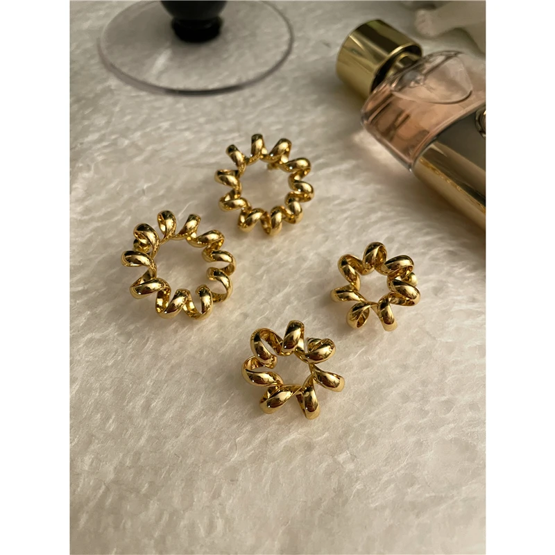 

2 Sizes Telephone Wire Twisted Circle Hoop Earrings 18K Gold Plated Brass Earrings for Women Korean Plain Minimalist Jewelry Hot, Gold/silver