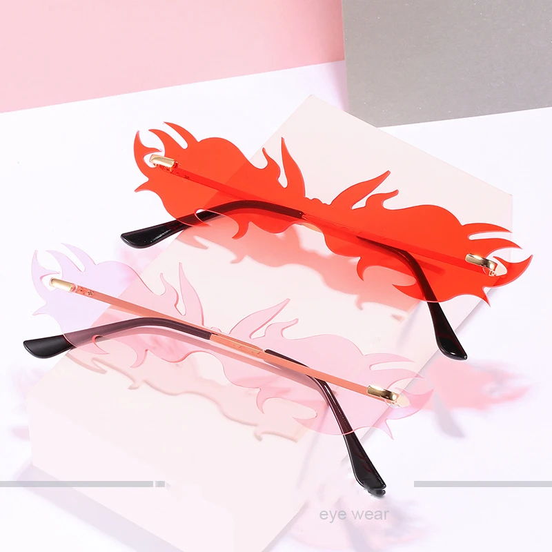 

New Fashion Dazzle Color Personality Rhinoceros Sunglasses Female Trend European and American rimless Sunglasses, Picture