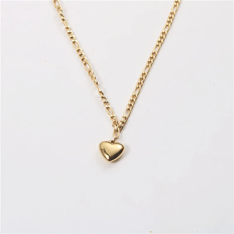 

18K Gold Playful Western Style Small Peach Heart Necklace, Exquisite Shiny Spine Simple Heart-Shaped Clavicle Chain, Picture shows