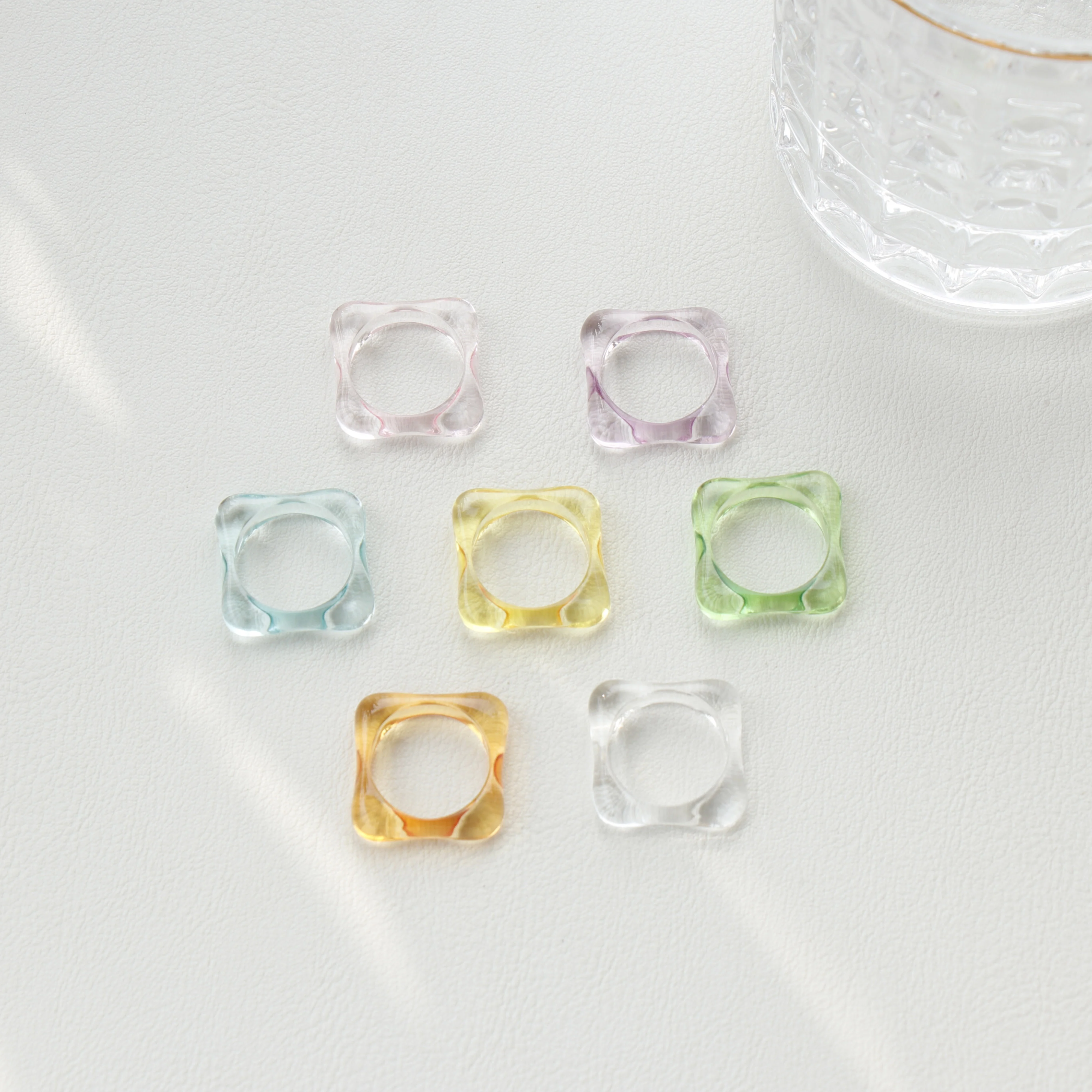 

OUYE 2021 INS Fashion clear plastic ring for women Simple colorful Resin Ring Jewelry Wholesale acrylic jewelry rings square