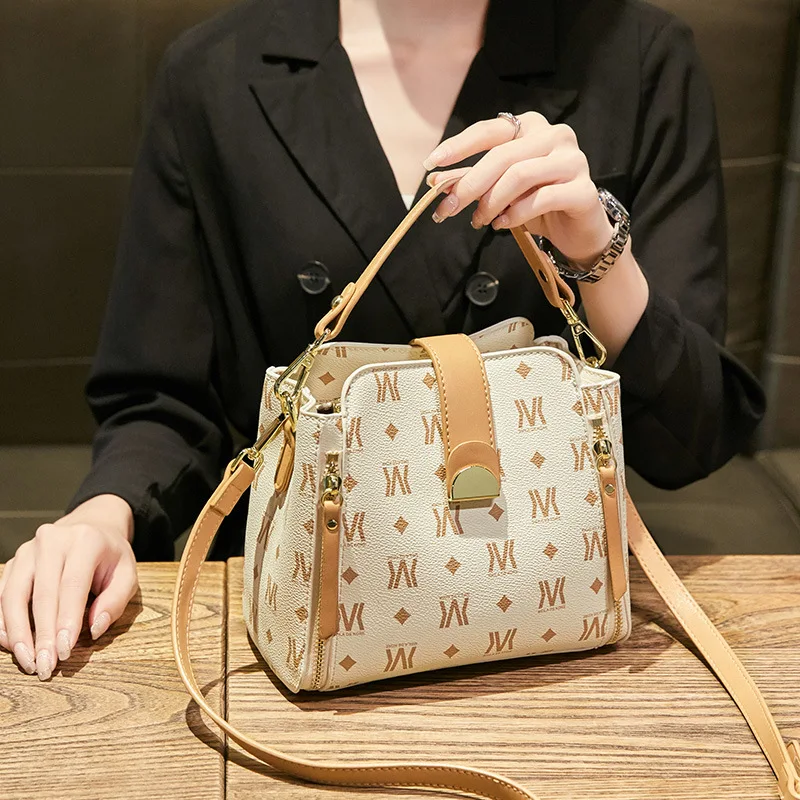 

2021 Famous Brand Leather Ladies Tote Bag Purse Girls Designer Hand Bag Woman Handbags with Shoulder Strap, 1 color