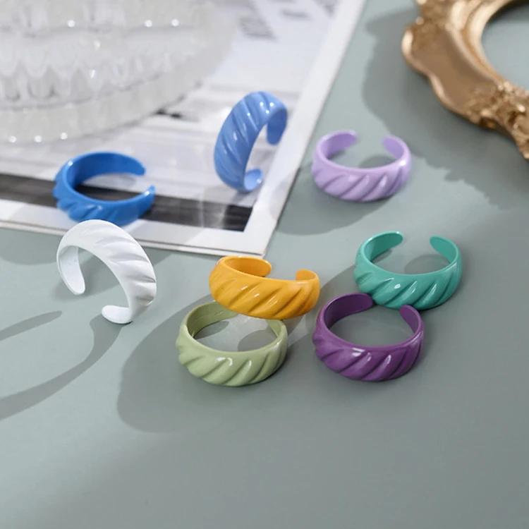 

2021 Temperament Style Jewelry Fashion Color Spray Ring Designer Niche Color Macaron Index Finger Ring, Picture shows