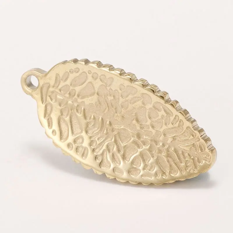 

Manufacturer Wholesale Gold Plated Leaf Hammered Charm Pendant Necklace Accessories