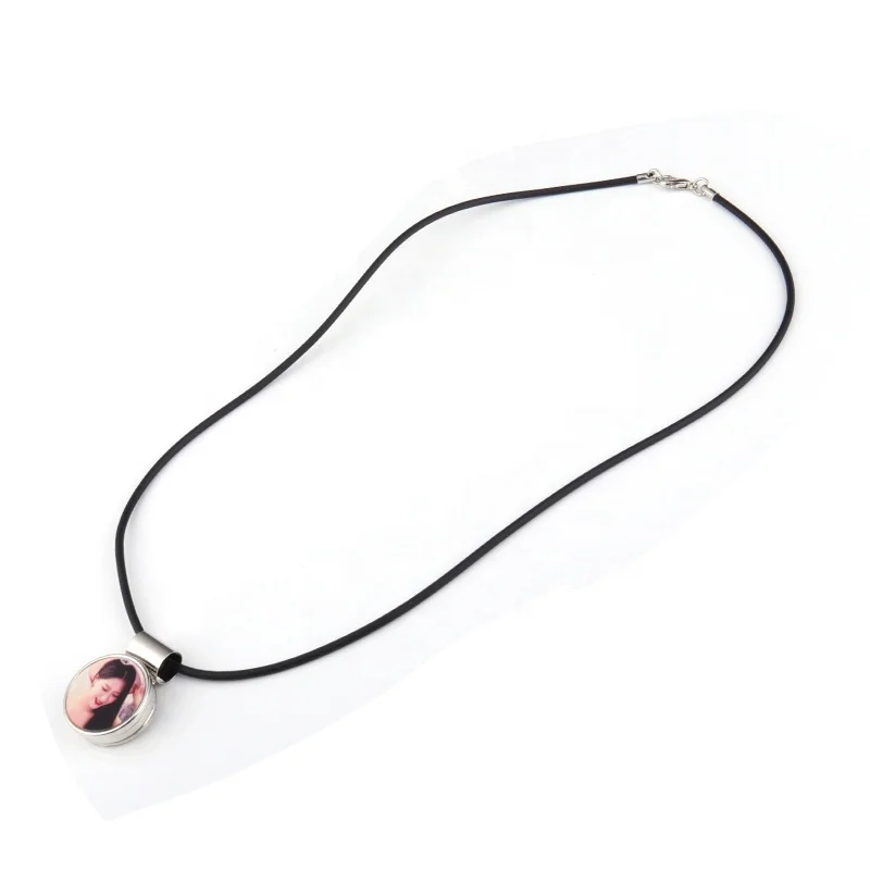 

Latest Design Metal Blank Necklace Fashion Round Sublimation Jewelry Necklace Blank, Customized color