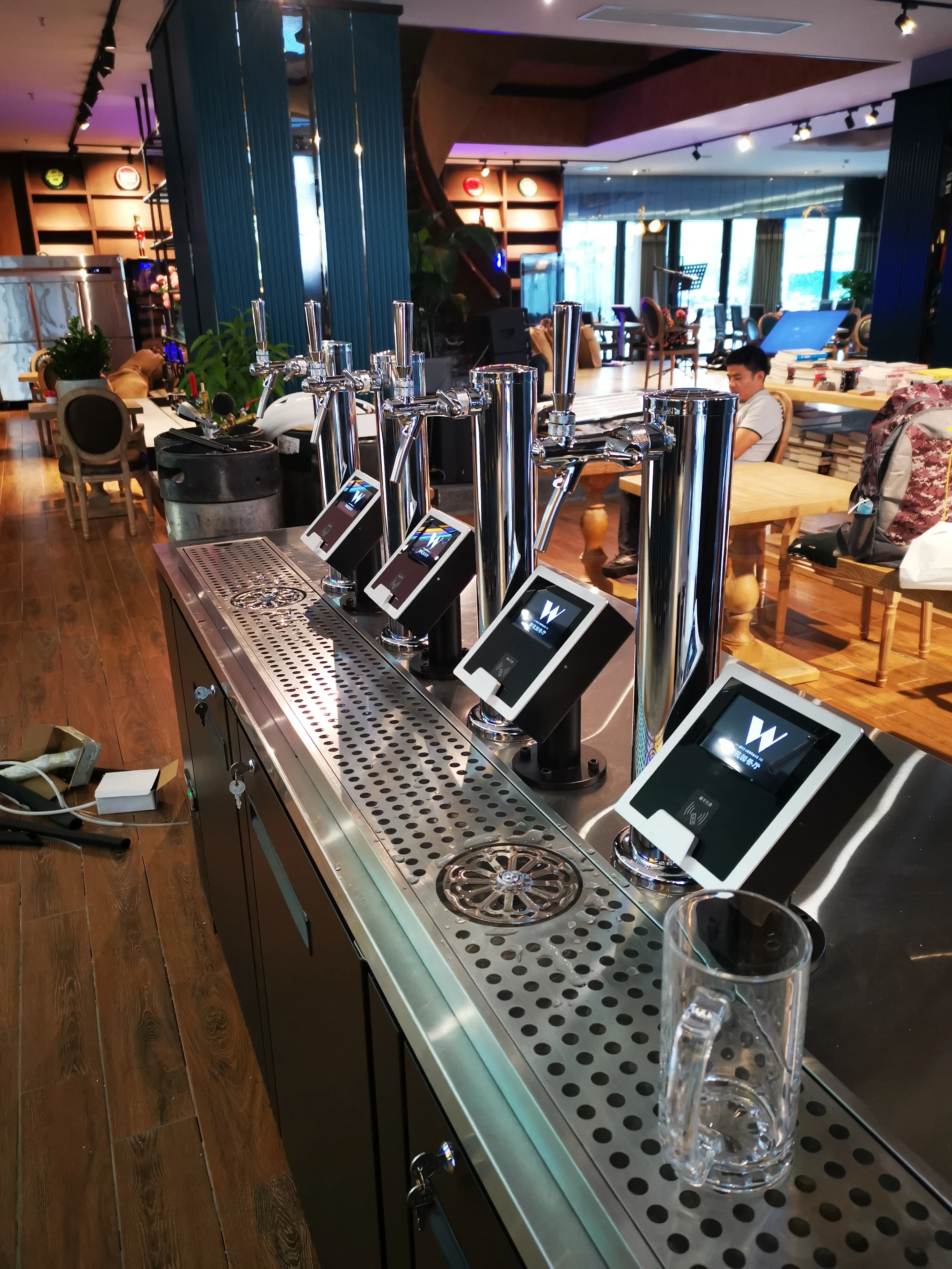 
Self-serve beer tap mobile beer counter kegerator self serve beer cooler 