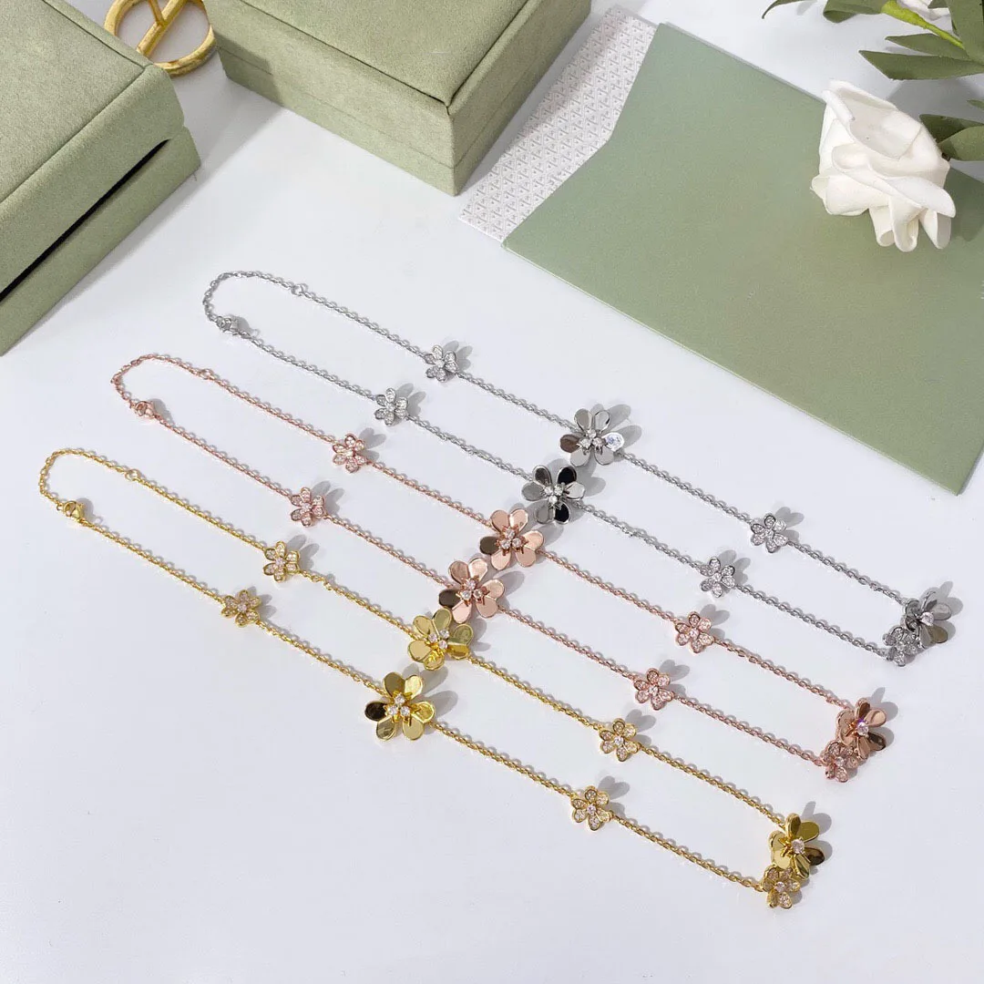 

Fashion and hot selling flower copper inlaid zircon necklace elegant and beautiful lady accessories classic jewelry, White