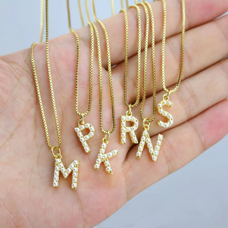 

NP1040 Dainty 18K Gold Plated Stainless Steel Chain Seed Pearl 26 Alphabet Letter Charm Necklaces Initial Charm Chain Necklace