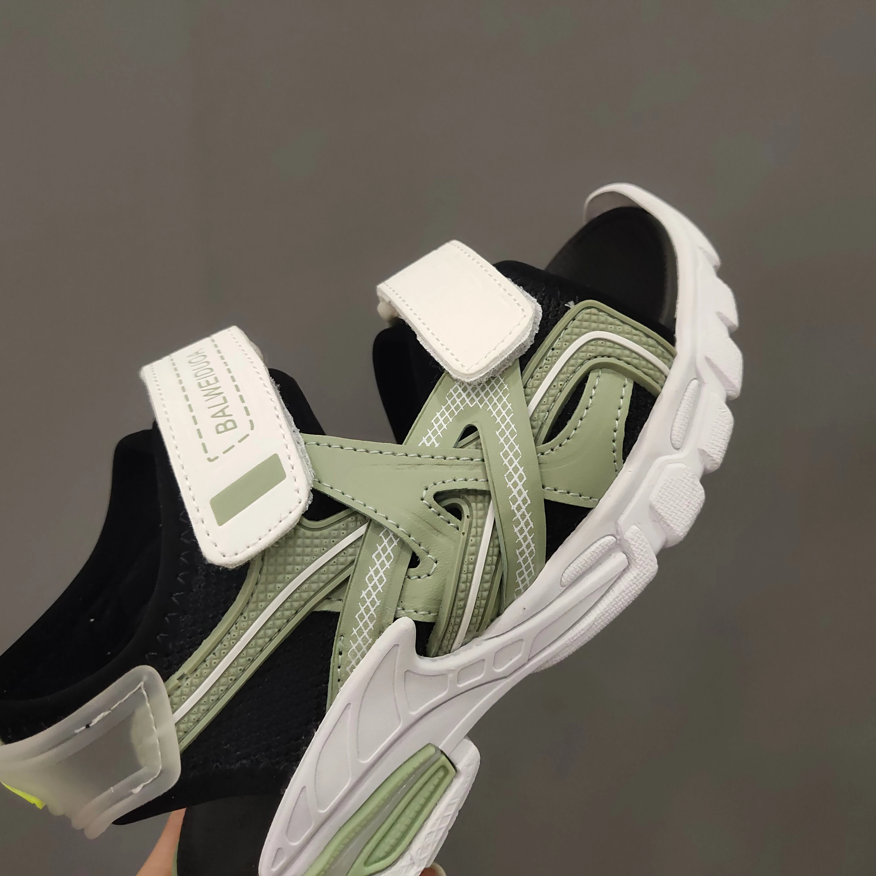 

The new Korean children's sandals are stylish and versatile