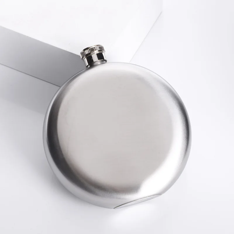 

Wholesale Customize 5 oz Stainless Steel Round Hip Flask Alcohol Whiskey Bottle Flask