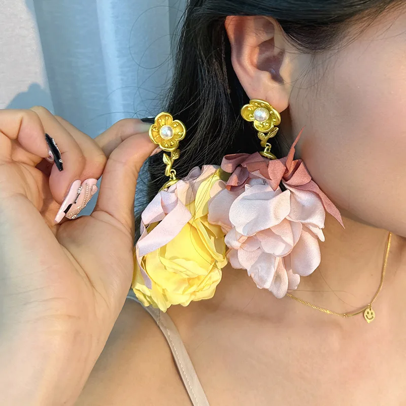 

Ins Fashion Korean Jewelry Gold Plated Flower Pearl Stud Earring Exaggerated Big Bows Handmade Cloth Flower Earrings For Women