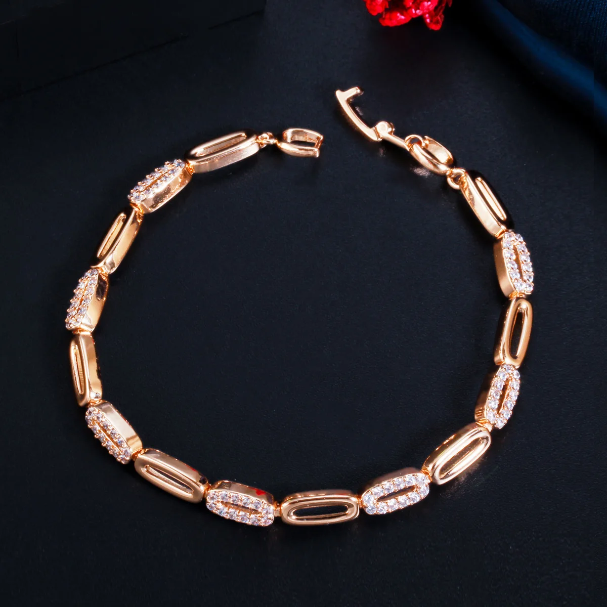 Simple Fashion Jewelry Hollow Circle Design 18k Gold Plated Bright Cubic Zirconia Bangle Tennis Bracelet for Women Party Gift