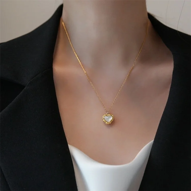 

Hot Sale Titanium Steel 18k Gold Women Personalized Necklace Shell Love Heart Pendant Necklace Charms