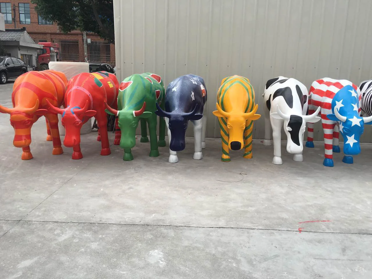 Factory Supply Fiberglass Life Size Cow Statue Sculpture For Outdoor