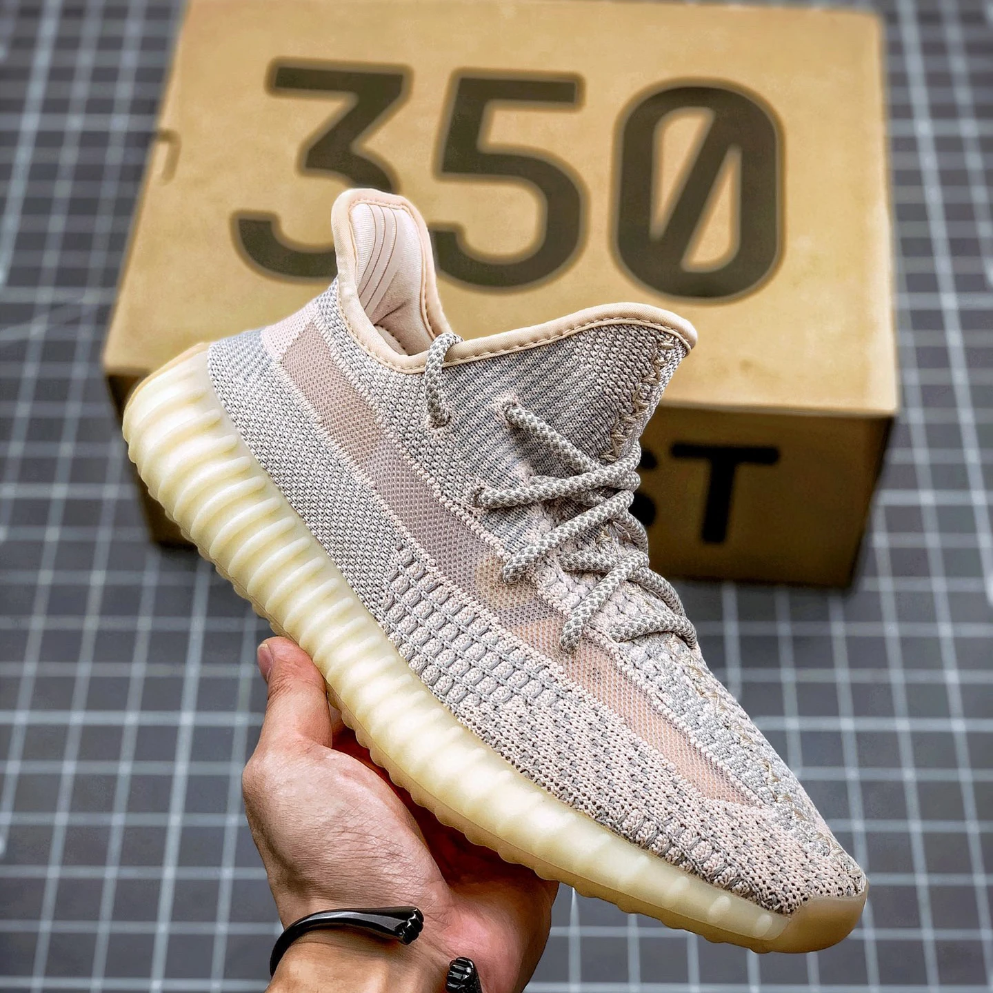 

High quality Original brand logo 700V3 350V2 mens casual shoes sneaker for men women