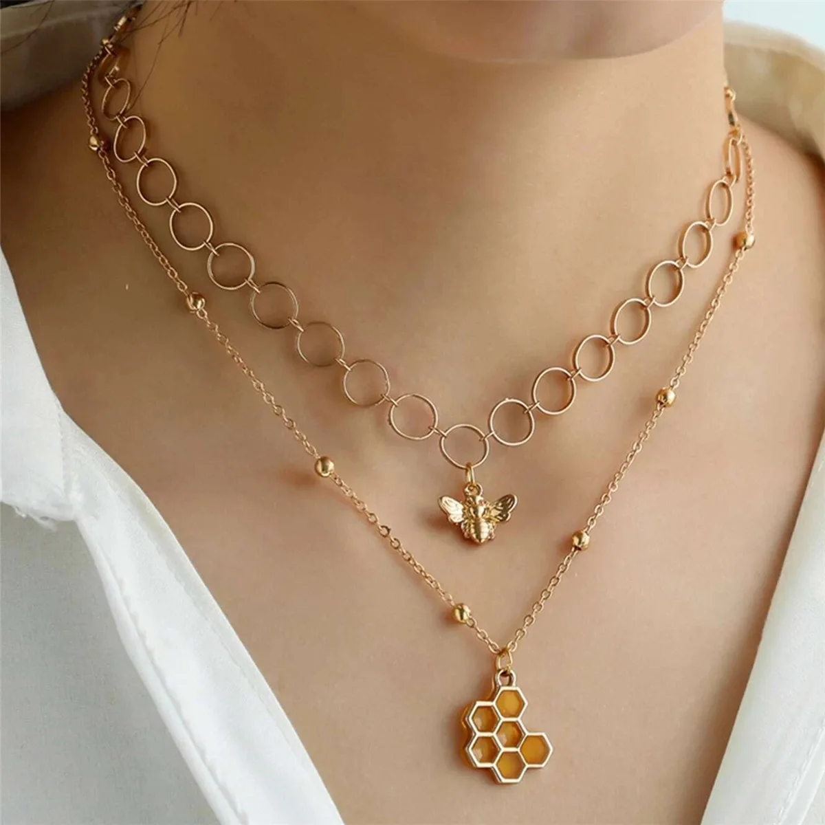 

Hot Sale Creative Fashion Jewelry Double Layer Necklace Honeycomb Pendant Shine Bee Necklace For Women Girls