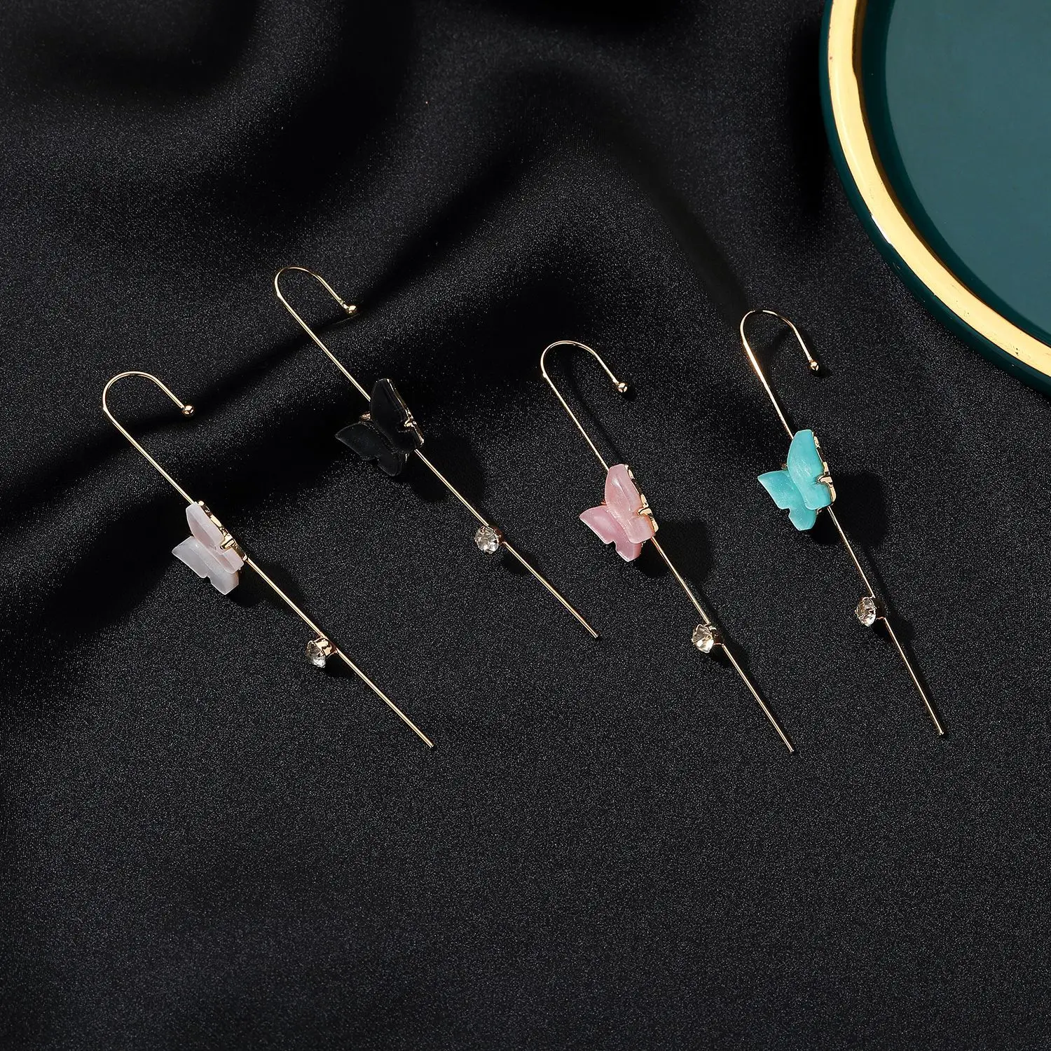 

1Pc Stud Ear Wrap Crawler Hook Earrings Women Ear Bone Clip Jewelry Acrylic Butterfly Piercing Earrings, Picture shows