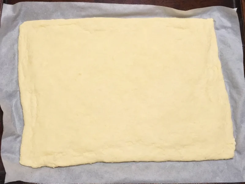 Shortbread base preparation with parchment paper