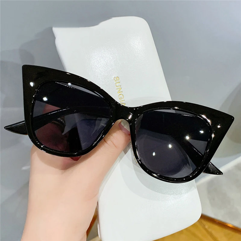 

Lmamba Retro Fashion Oversized Cat Eye Sunglasses Vintage Black Sports Sunglasses River Women 2021